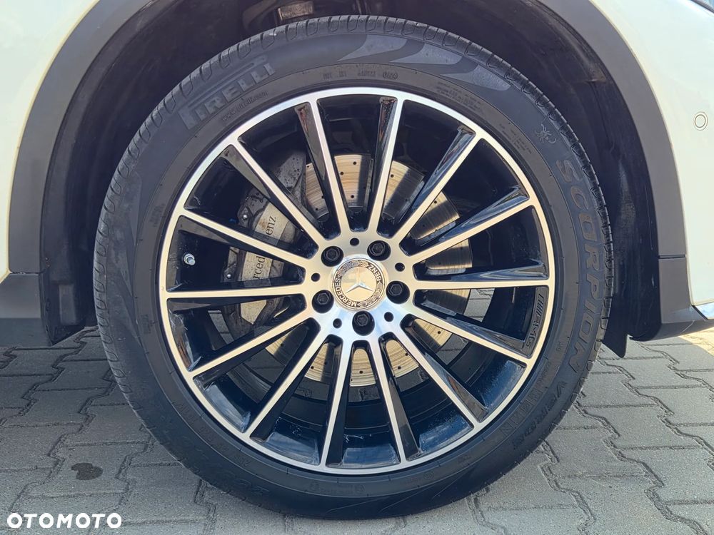Mercedes-Benz GLC 250 4Matic 9G-TRONIC AMG Line - 30