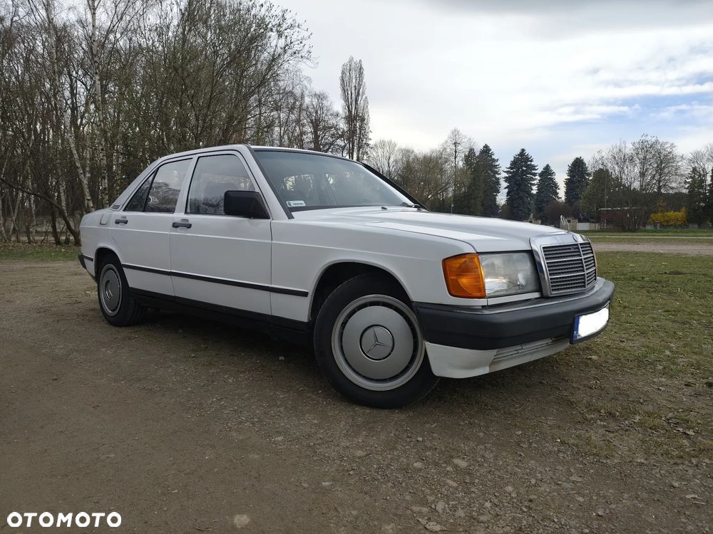 Mercedes-Benz W201 (190) - 1