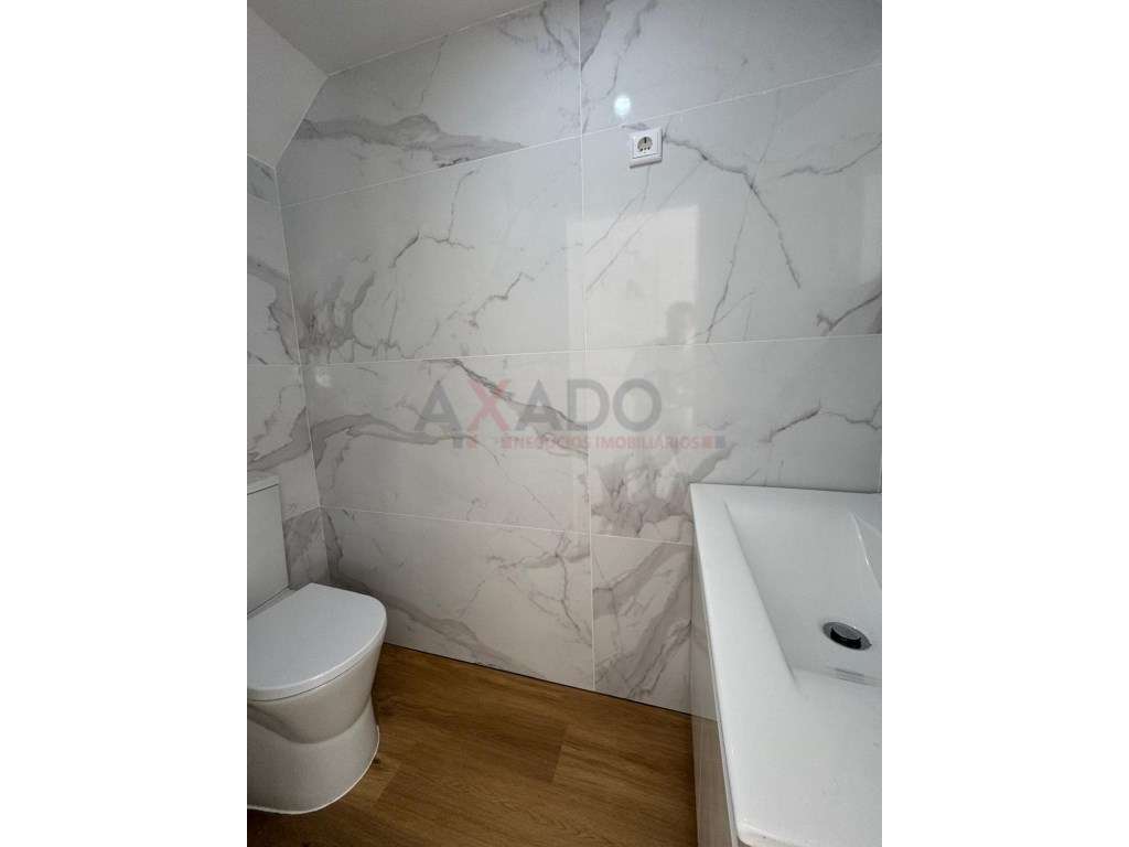 Moradia Geminada Renovada em Vodra - Seia | Serra da Estrela - Grande imagem: 4/17