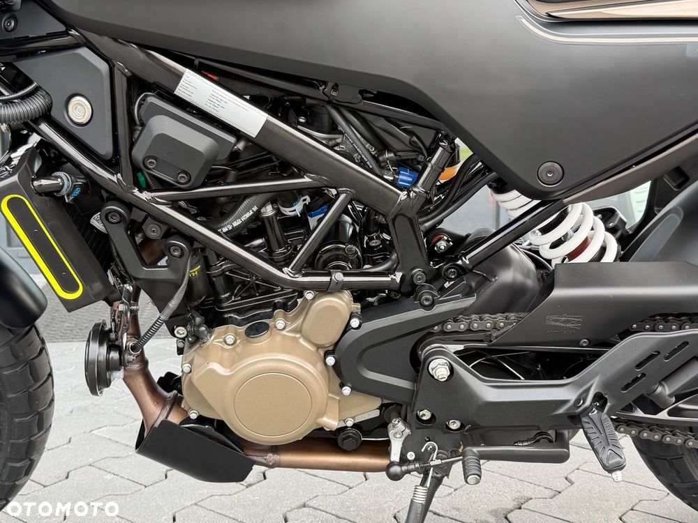 Husqvarna Svartpilen - 32