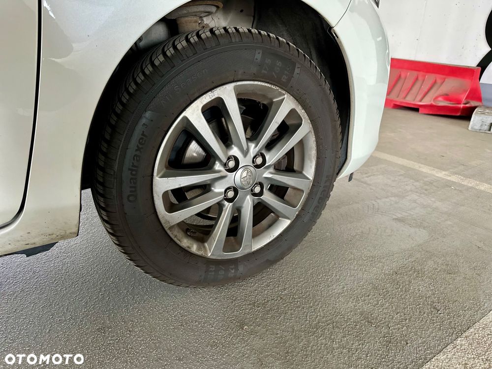 Toyota Yaris - 10