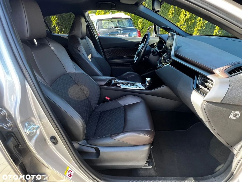 Toyota C-HR 1.8 Hybrid Neon Lime powered by JBL - 17