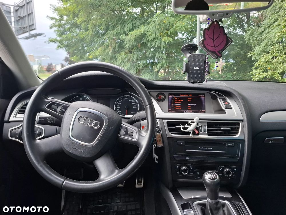 Audi A4 Limousine - 8