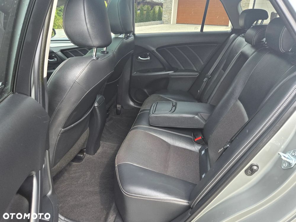 Toyota Avensis 2.0 D-4D Premium - 9