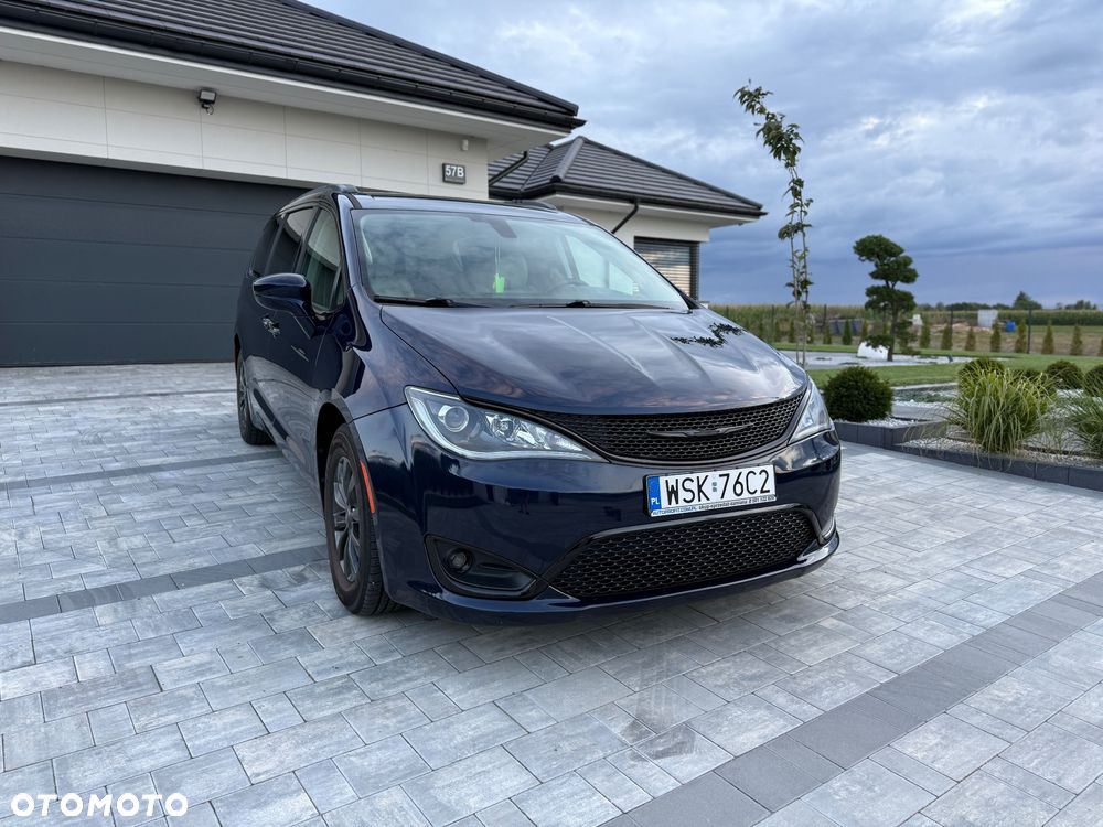 Chrysler Pacifica - 4