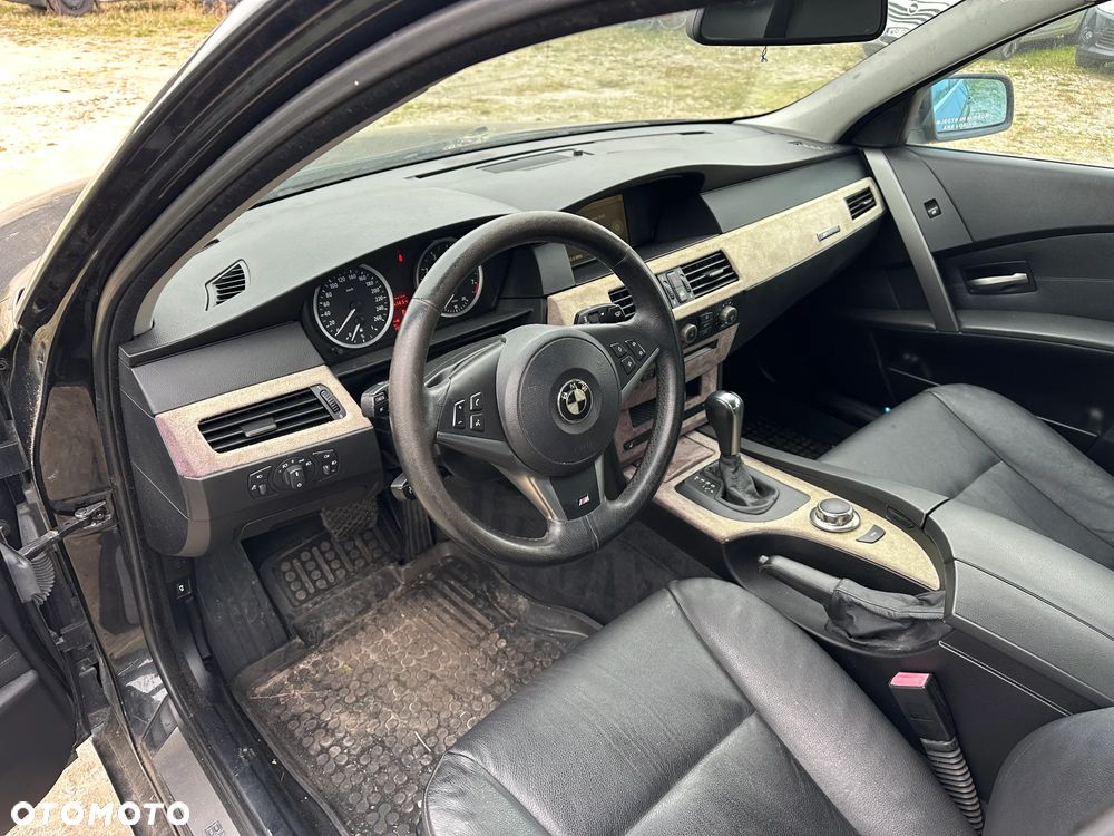 BMW Seria 5 525i - 24