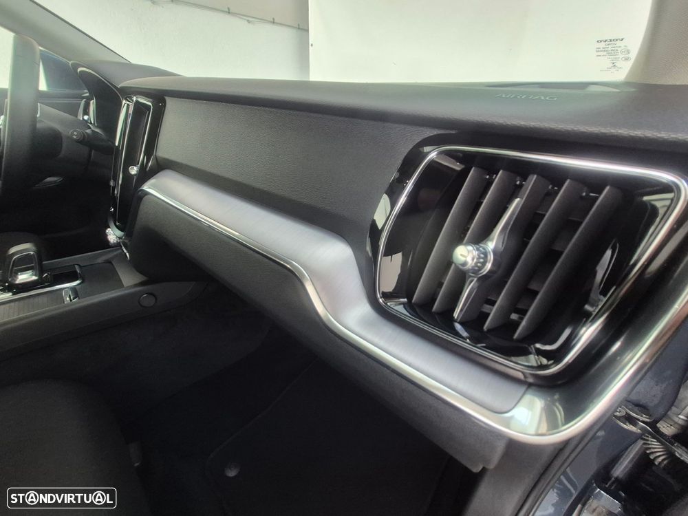 Volvo V60 2.0 B4 Momentum Plus Geartronic - 25