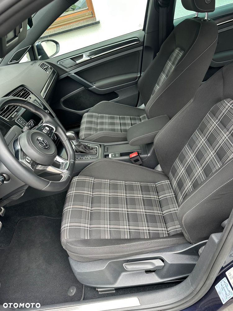 Volkswagen Golf - 26