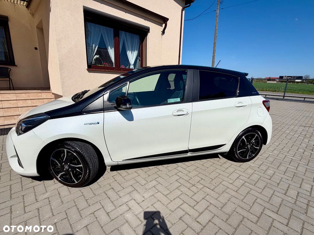 Toyota Yaris Hybrid 100 Selection Passion - 11