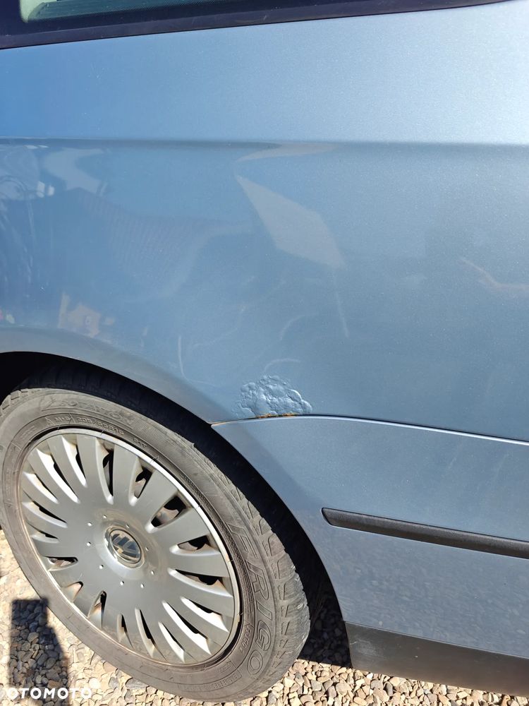 Volkswagen Passat 2.0 TDI DPF BlueMot Trendline - 5