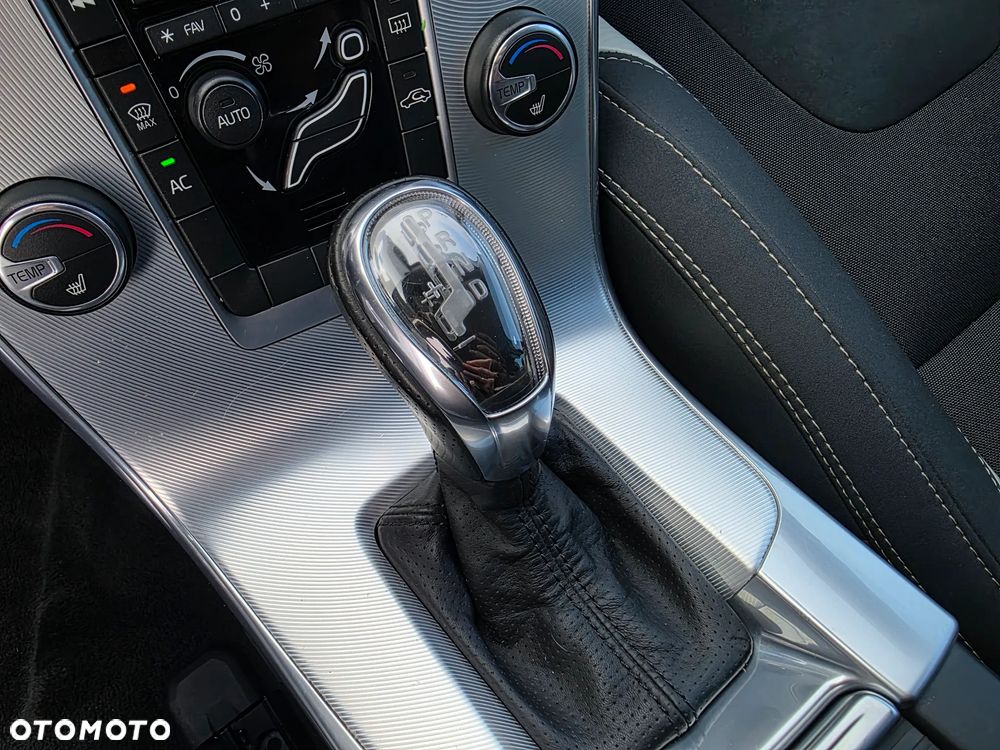 Volvo V60 D3 Geartronic Summum - 24