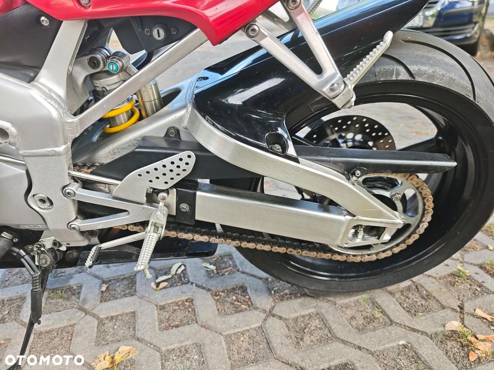 Yamaha R1 - 10