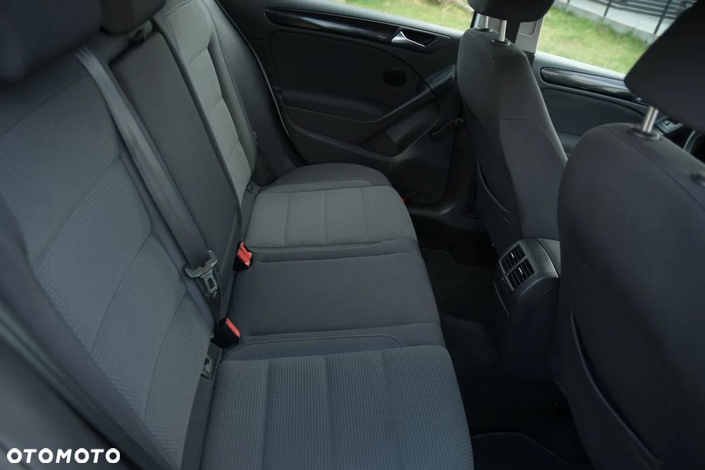 Volkswagen Golf - 22