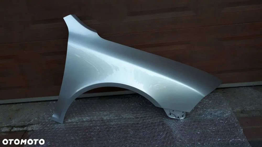 Skoda Octavia 2 II 2004-2008 Błotnik przód prawy 9102