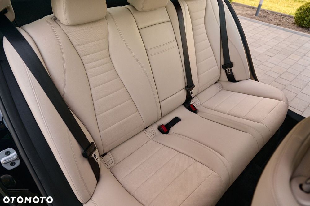 Mercedes-Benz Klasa E 220 d 9G-TRONIC - 21