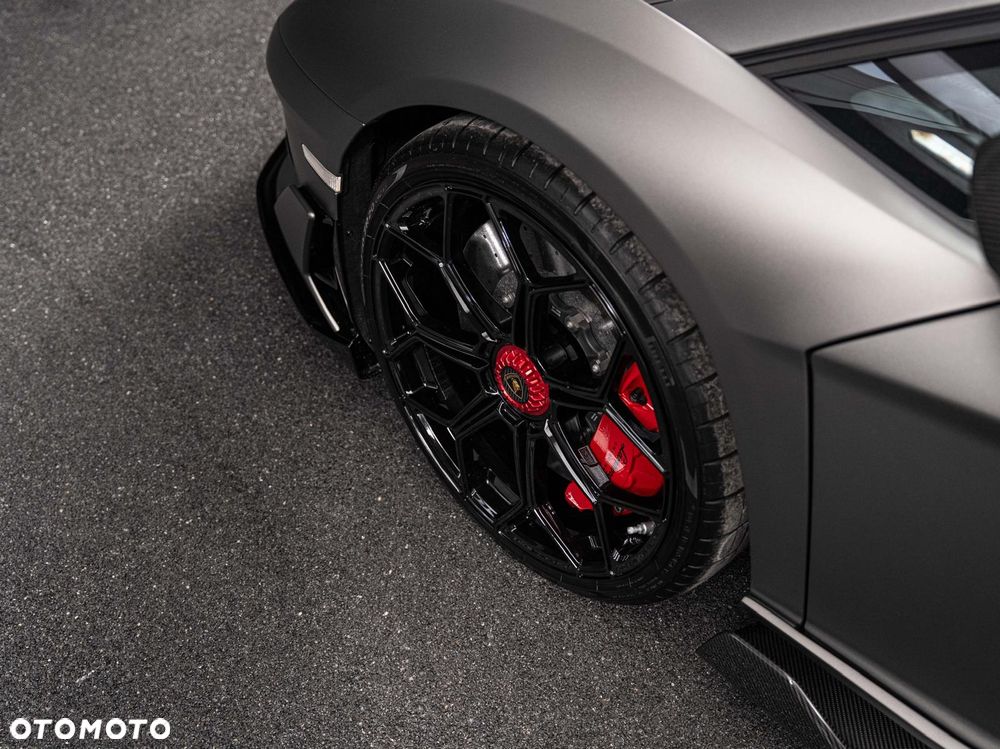 Lamborghini Aventador - 11