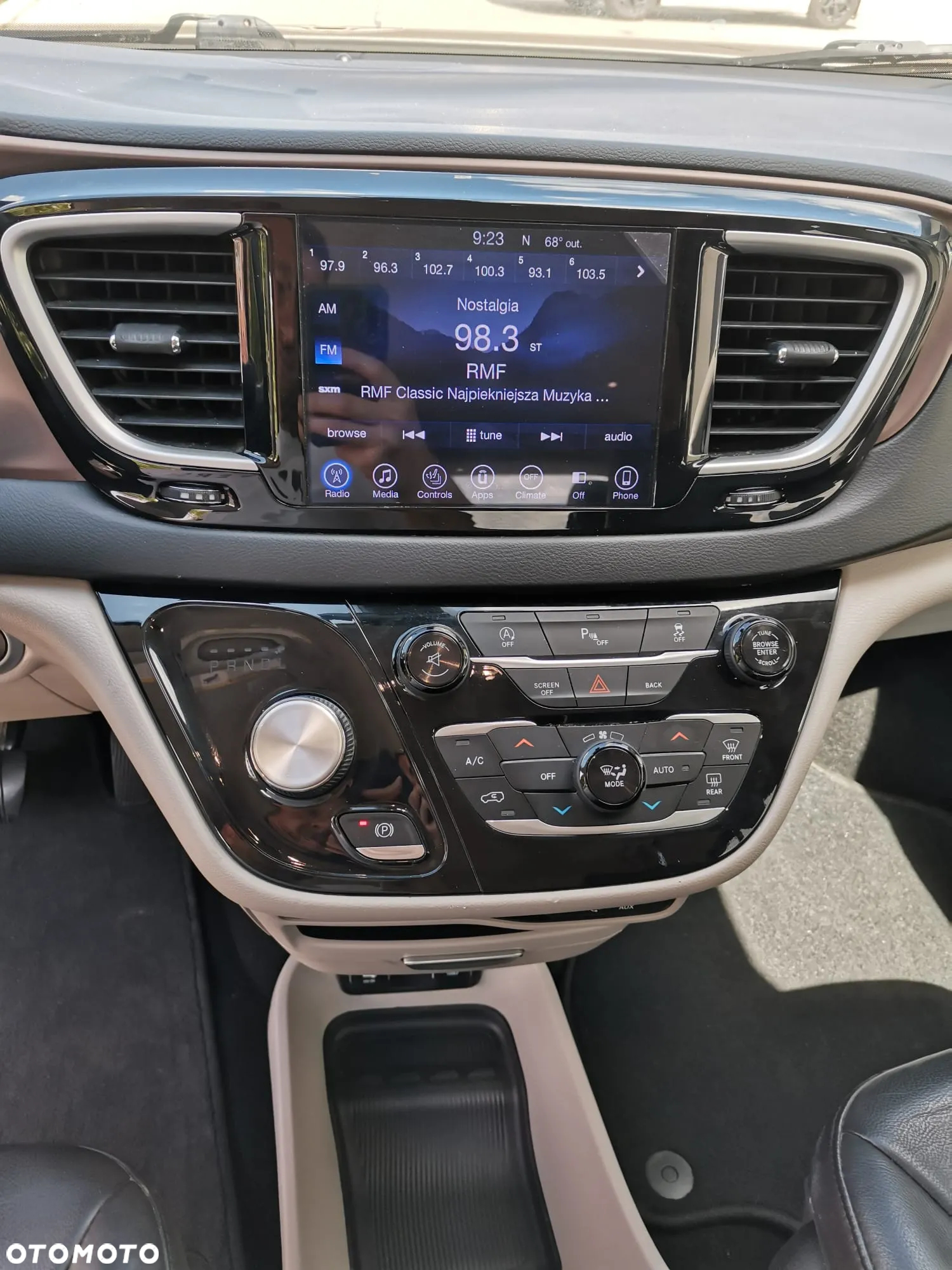 Chrysler Pacifica - 8