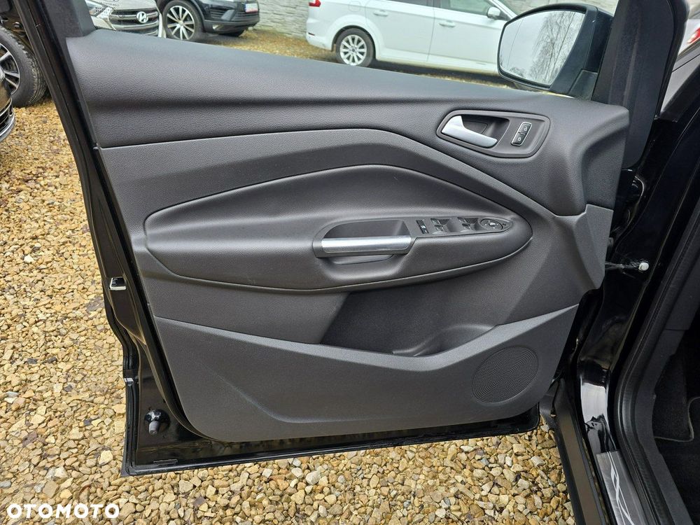 Ford Kuga 1.6 EcoBoost 2x4 Titanium - 23