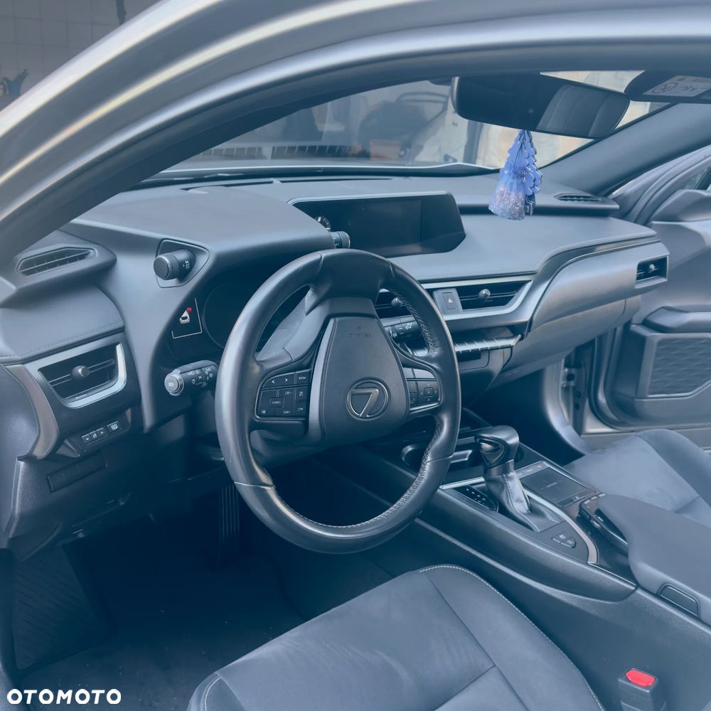 Lexus UX - 17