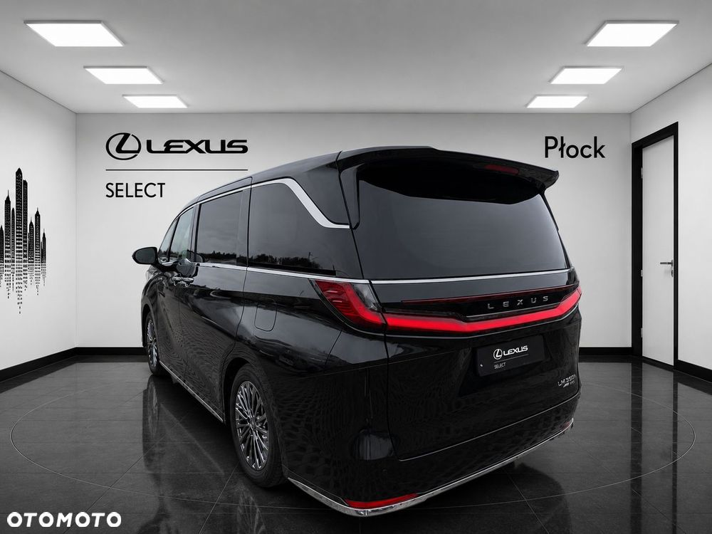 Lexus LM - 2