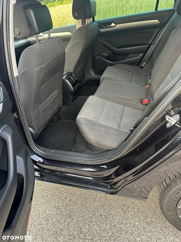 Volkswagen Passat Variant 2.0 TDI EVO Elegance DSG - 13