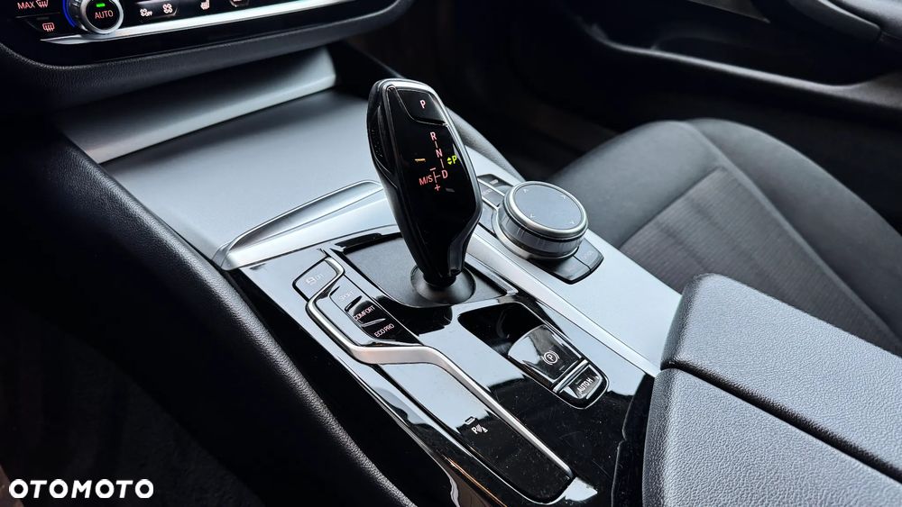 BMW Seria 5 520d Sport Line - 25