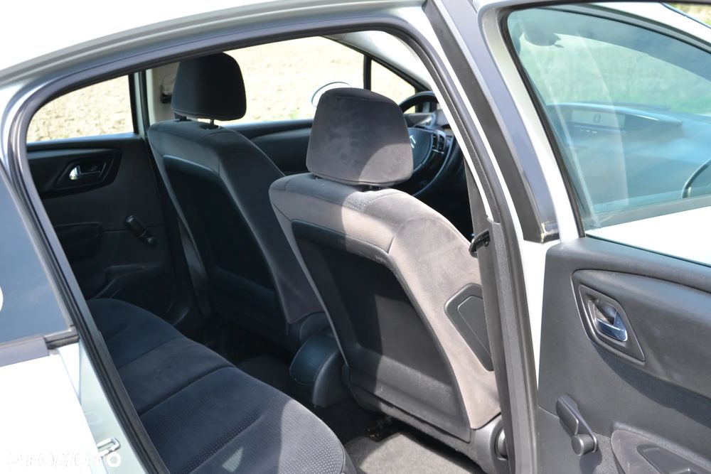 Citroën C4 1.4 16V Style - 22