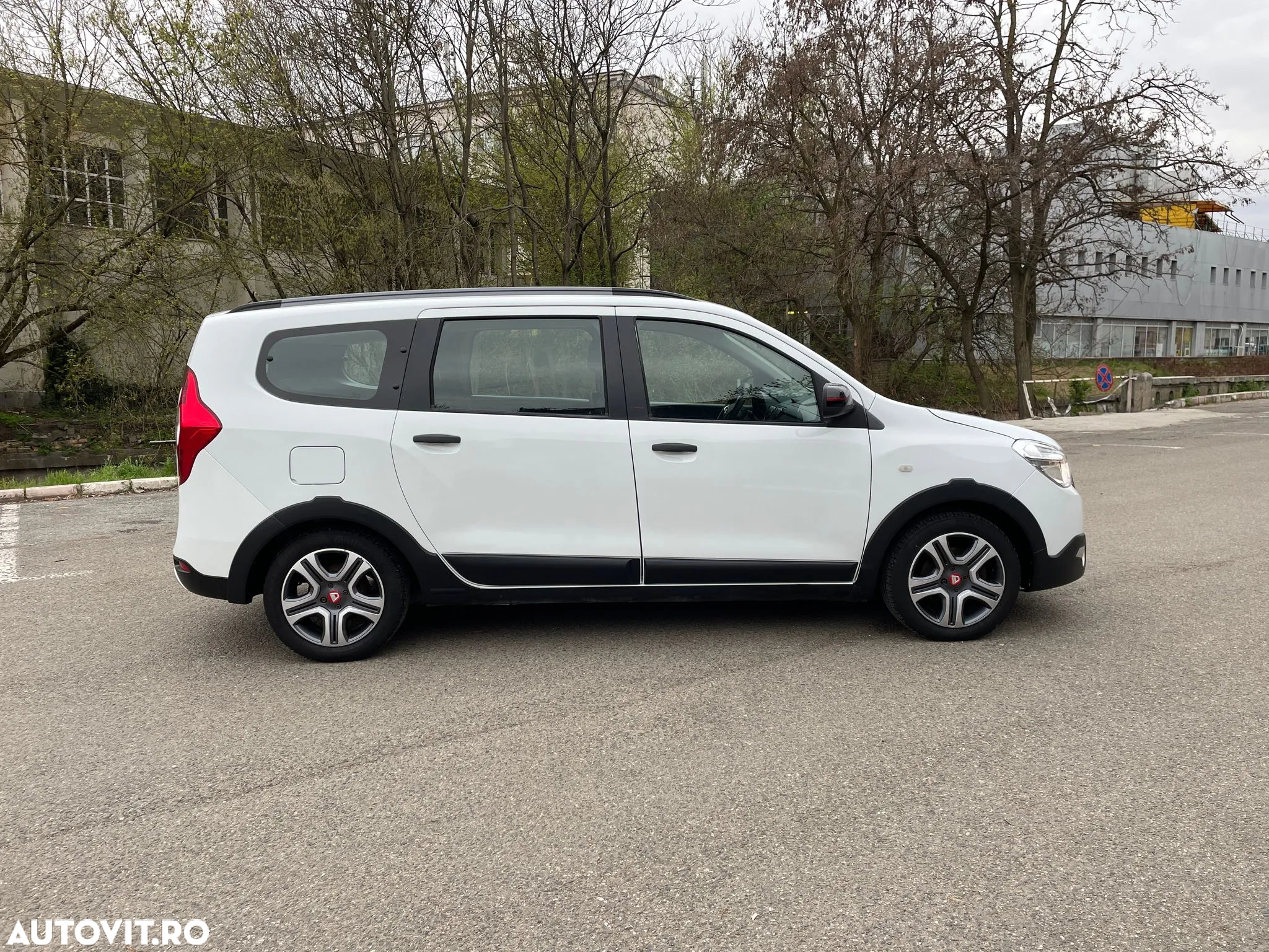 Dacia Lodgy TCe 130 GPF Stepway - 3