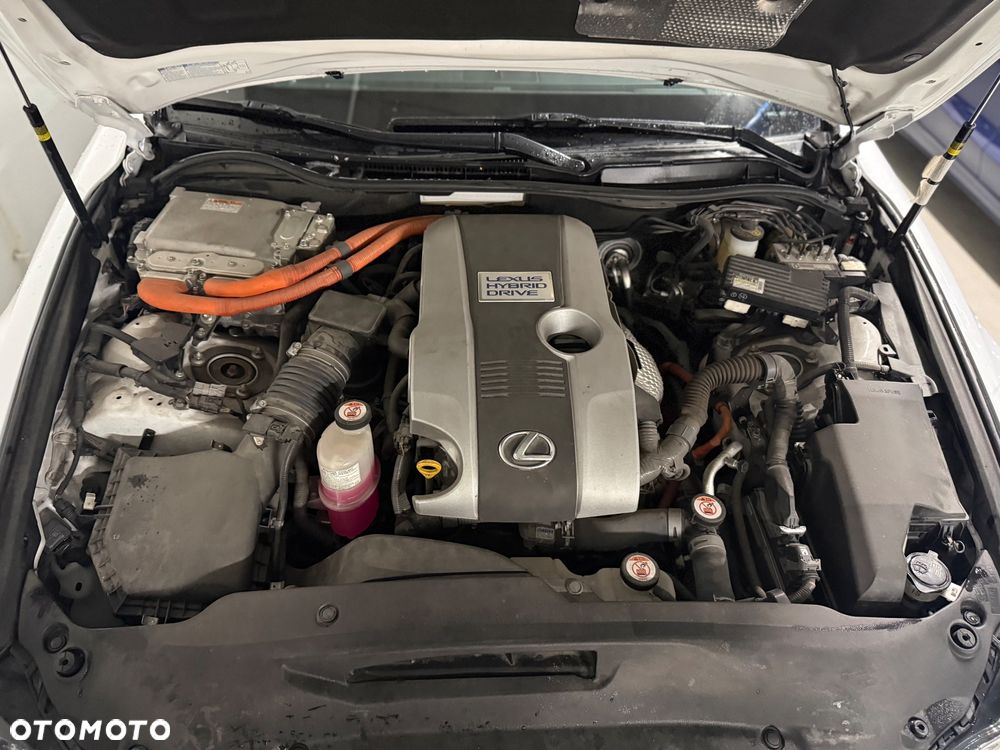 Lexus IS 300h F Sport - 34