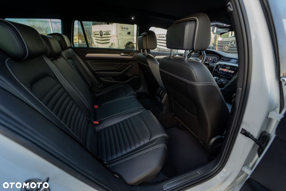 Volkswagen Passat 2.0 TDI Elegance DSG - 13