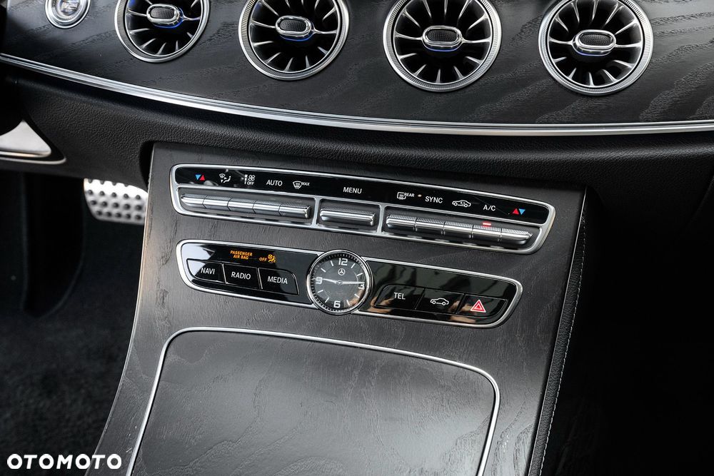 Mercedes-Benz Klasa E 220 d 4-Matic 9G-TRONIC - 25