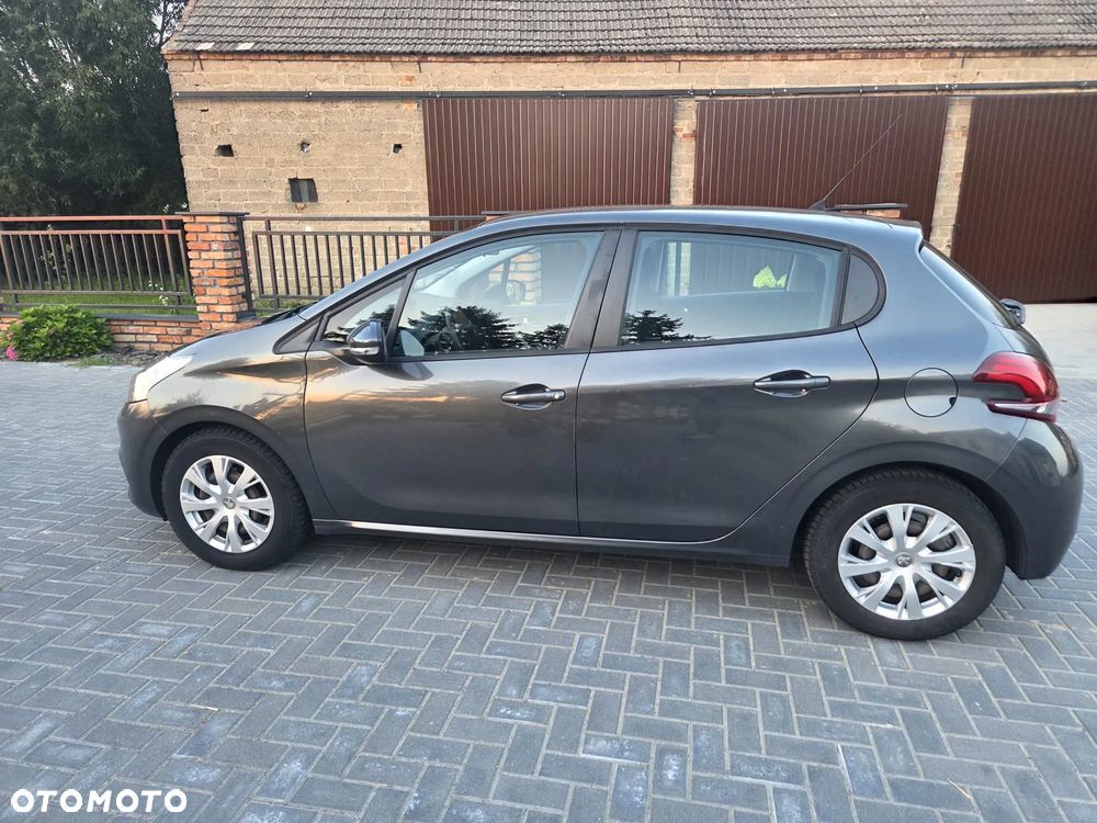 Peugeot 208 - 18