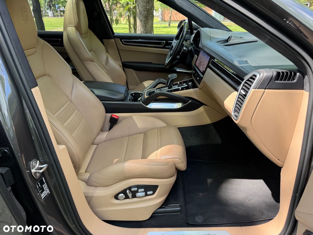 Porsche Cayenne - 38