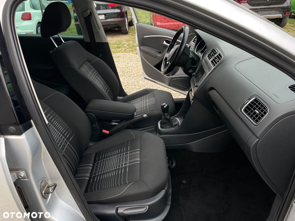 Volkswagen Polo 1.4 TDI Blue Motion Technology Lounge - 14