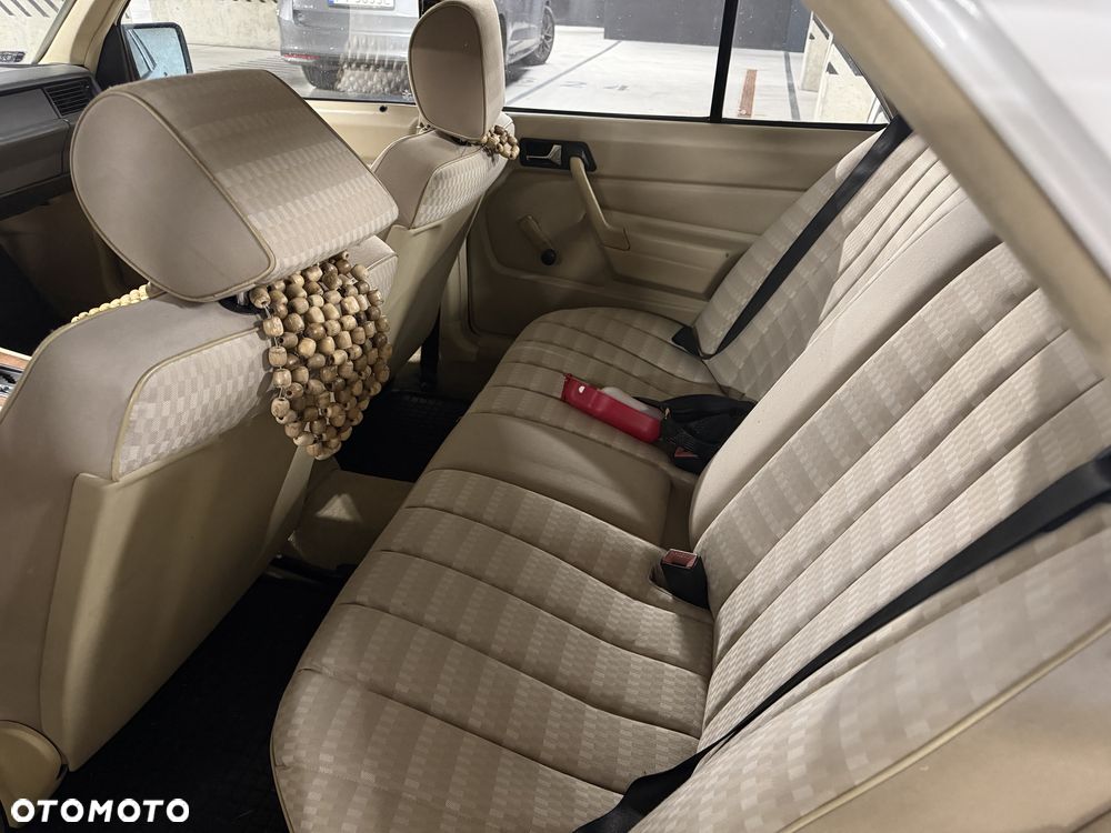 Mercedes-Benz W201 (190) - 10