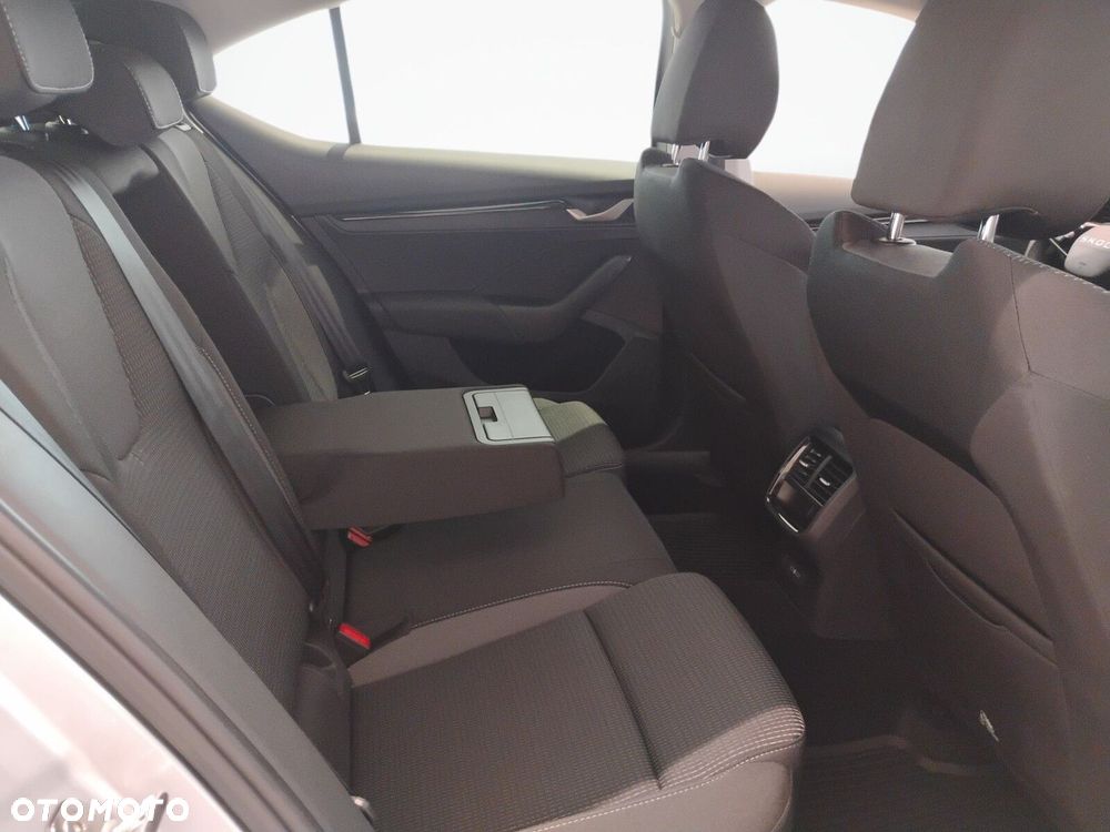 Skoda Octavia 1.5 TSI mHEV Selection DSG - 16