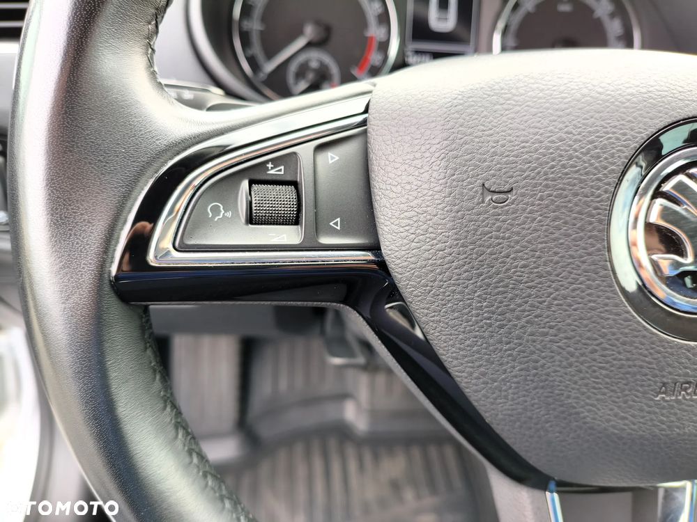 Skoda Octavia 1.6 TDI DSG Soleil - 25