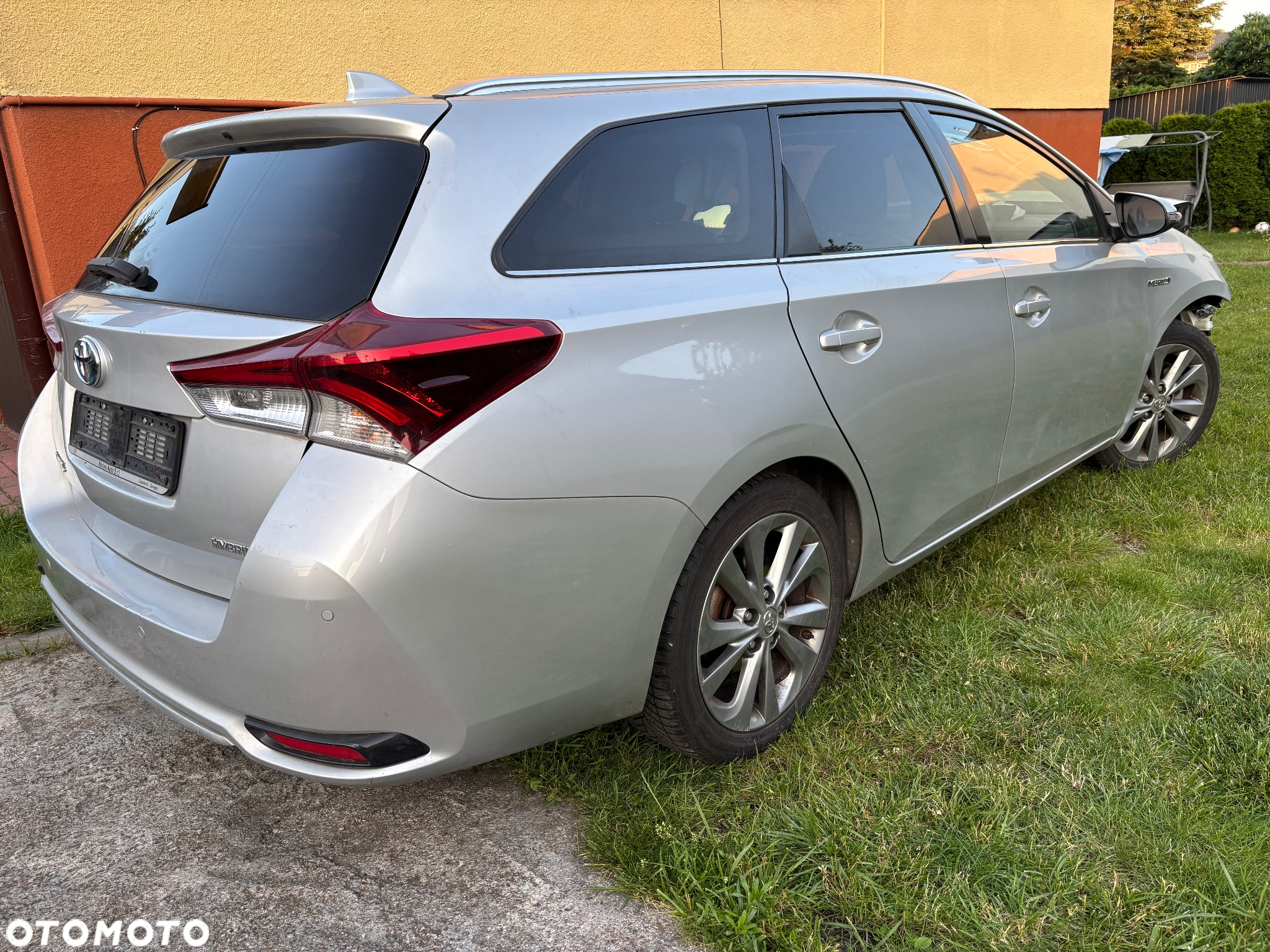 Toyota Auris 1.8 VVT-i Hybrid Automatik Touring Sports Executive - 2