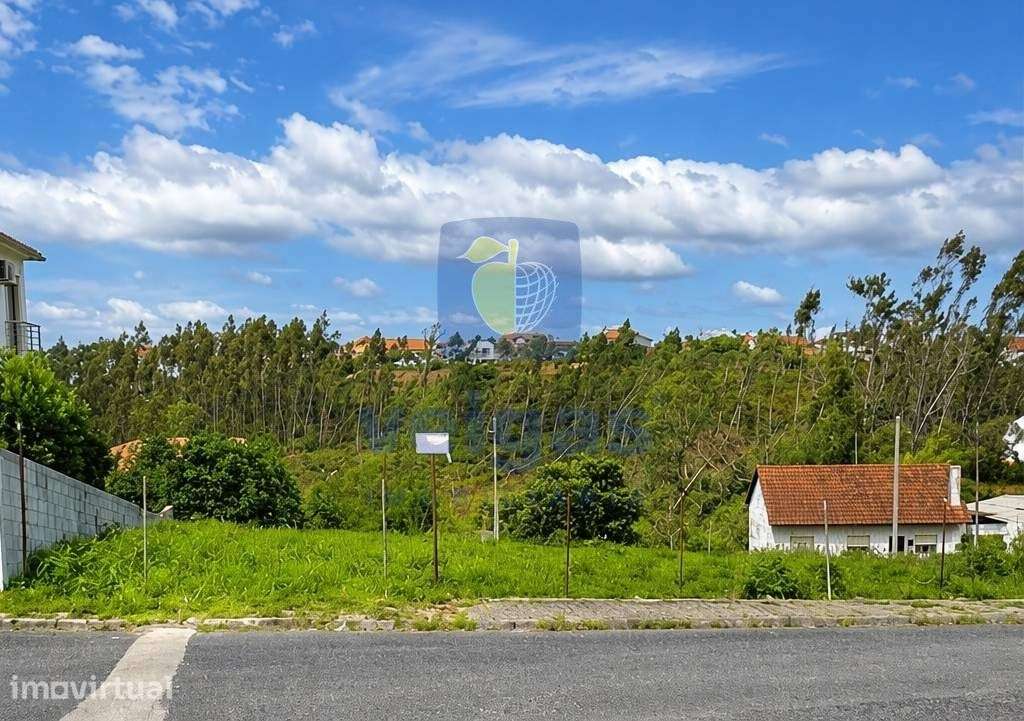 Lote com 620 m² para moradia de 2 pisos e cave com 425m² em Pousos, Le - Grande imagem: 2/11