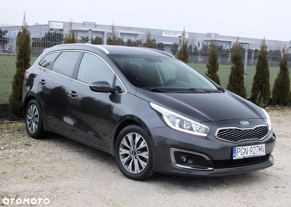 Kia Ceed 1.6 GDI Dream-Team Edition - 2
