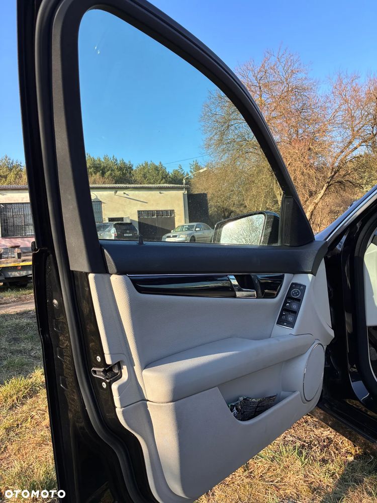 Mercedes-Benz Klasa C 200 CDI DPF BlueEFFICIENCY - 12