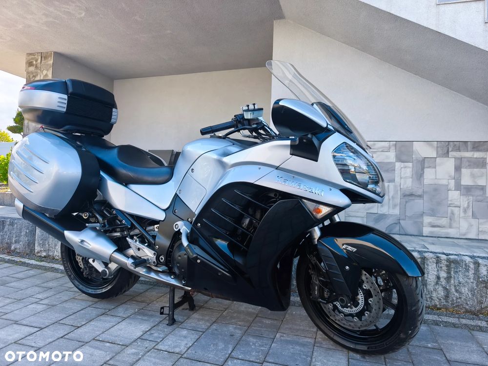 Kawasaki GTR - 3