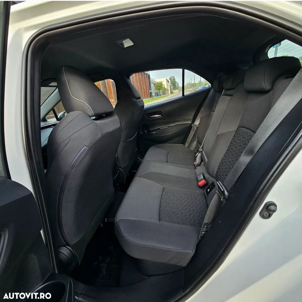 Toyota Corolla 1.8 Hybrid Business Edition - 11