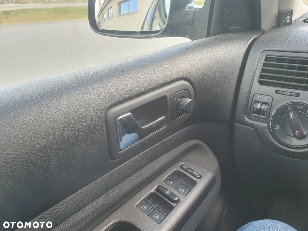 Volkswagen Bora 1.6 - 13