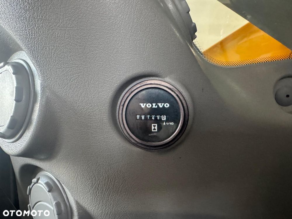 Volvo EC220E - 11