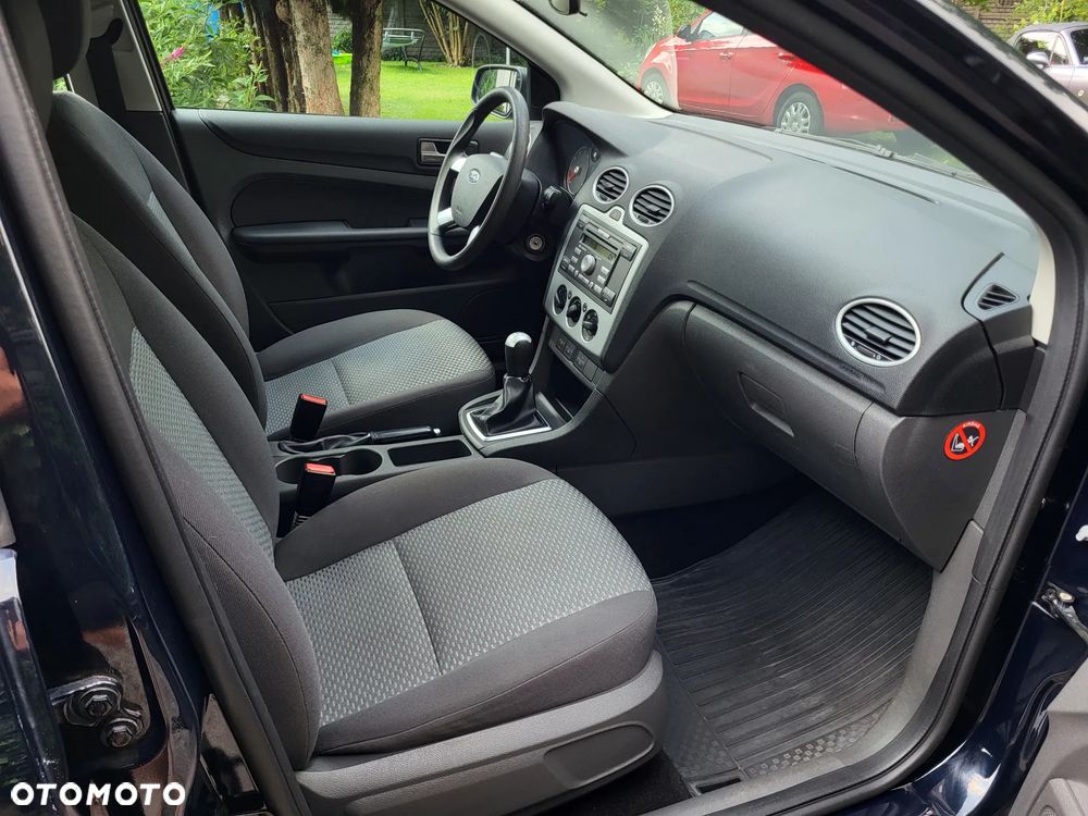 Ford Focus 1.4 16V Trend - 9