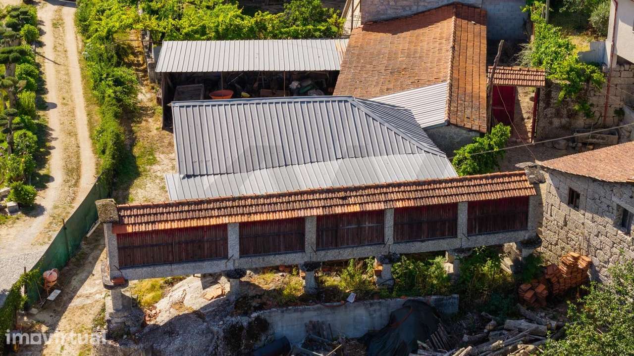 Terreno c/ área total de 1114,19m2  c/ 397 m2 de Construções em Granit - Grande imagem: 2/22