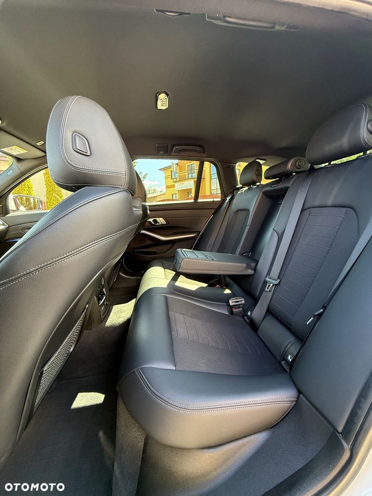 BMW Seria 3 320d xDrive Sport Line Shadow sport - 13