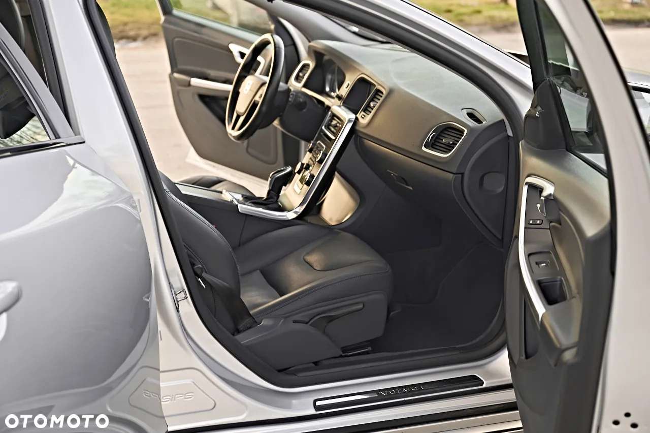 Volvo V60 Cross Country D3 Geartronic Momentum - 33