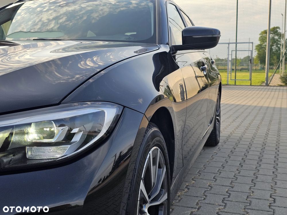 BMW Seria 3 318d Sport Line - 33